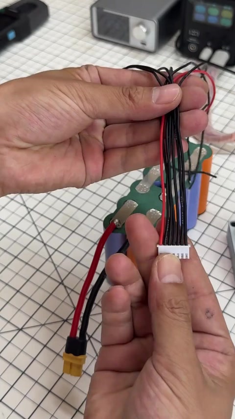 3.5V/22V · 01:05