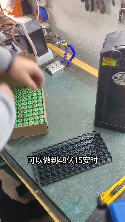 整箱亿纬 18650 电芯 · 00:33