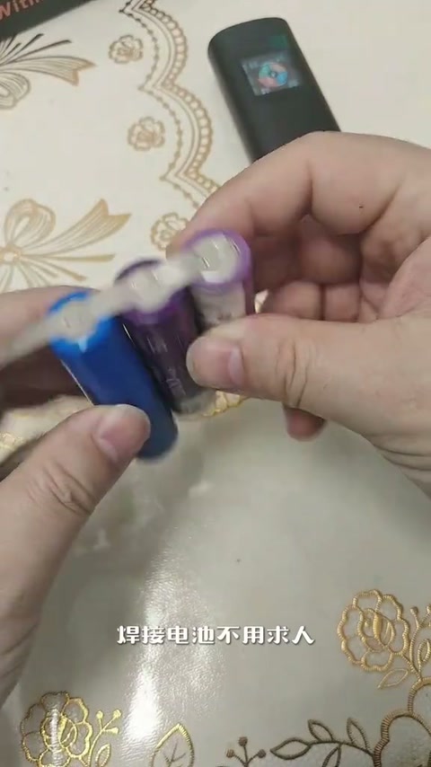 小型的智能点焊机，彩屏的可以调节焊接方式和焊接力度，维修diy制作电池组，用它非常方便