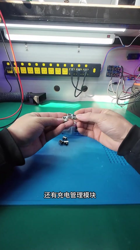 四样配件 · 00:25