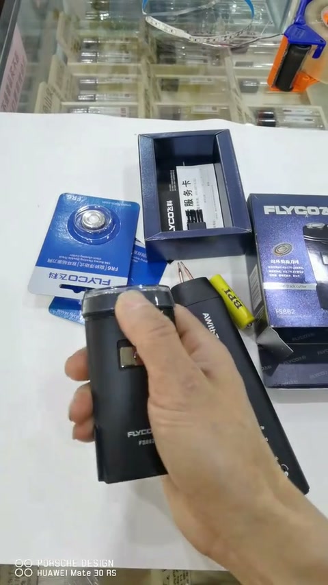 飞科剃须刀换电池 新买的剃须刀，先给他换大容量电池，充一次电用的时间比原来长两倍多